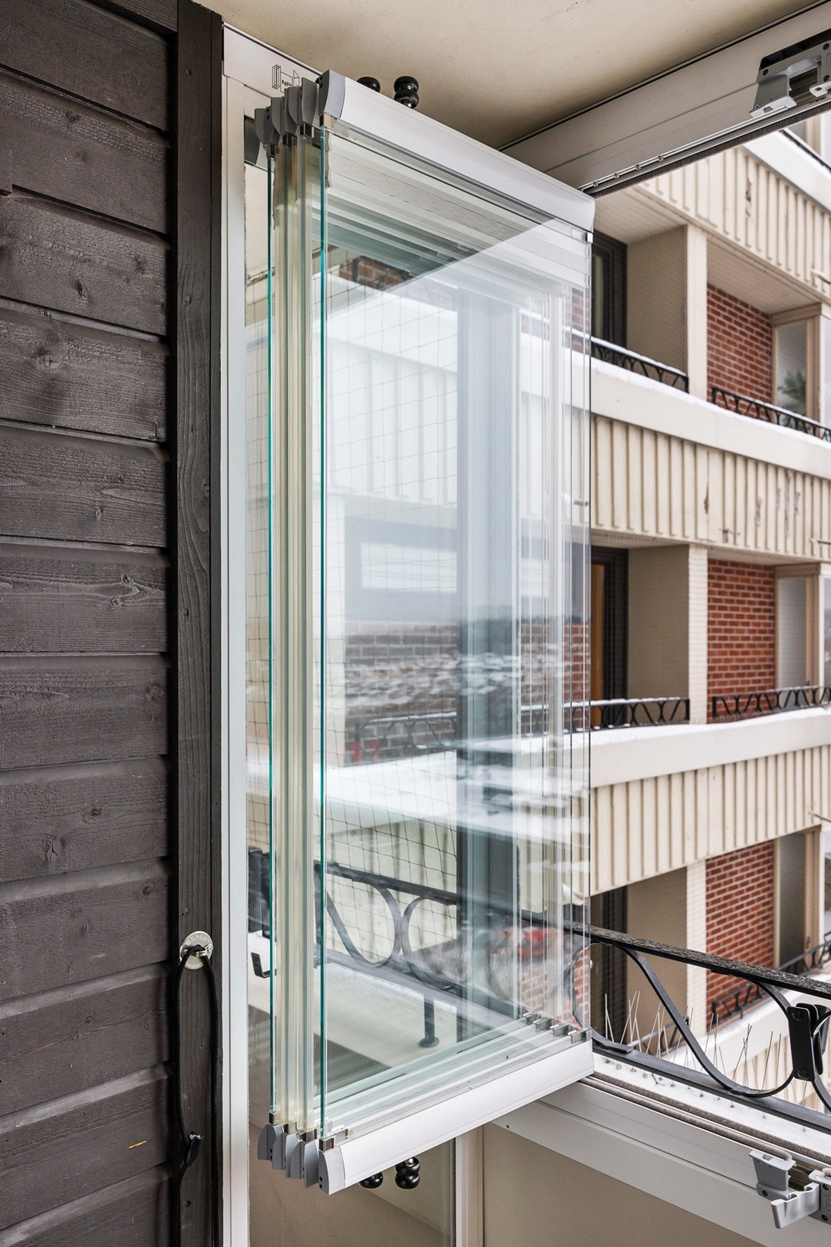 Innglassing av balkongen ble gjort i 2022. Galleribilde