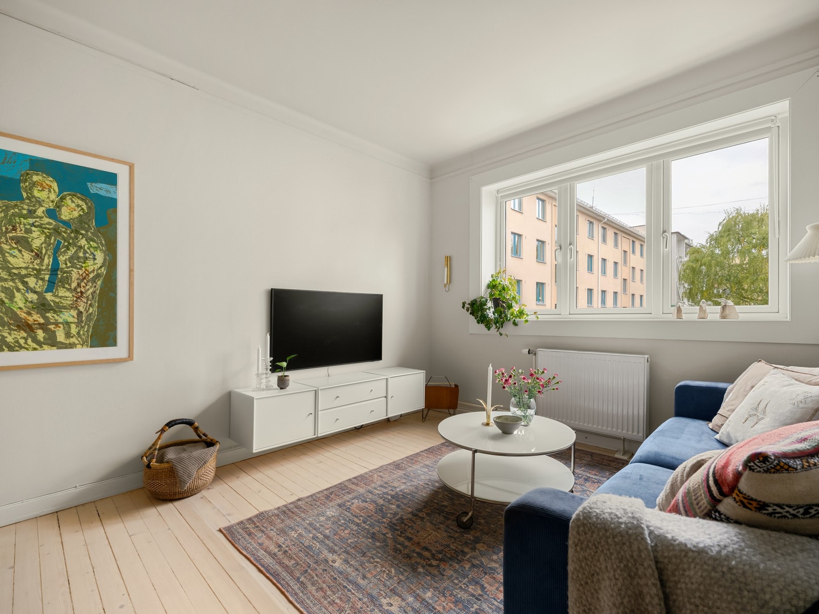 Her er det store vindusflater som gir godt med lysinnslipp. Vinduene i akskjelaget ble skiftet i 2017. Galleribilde