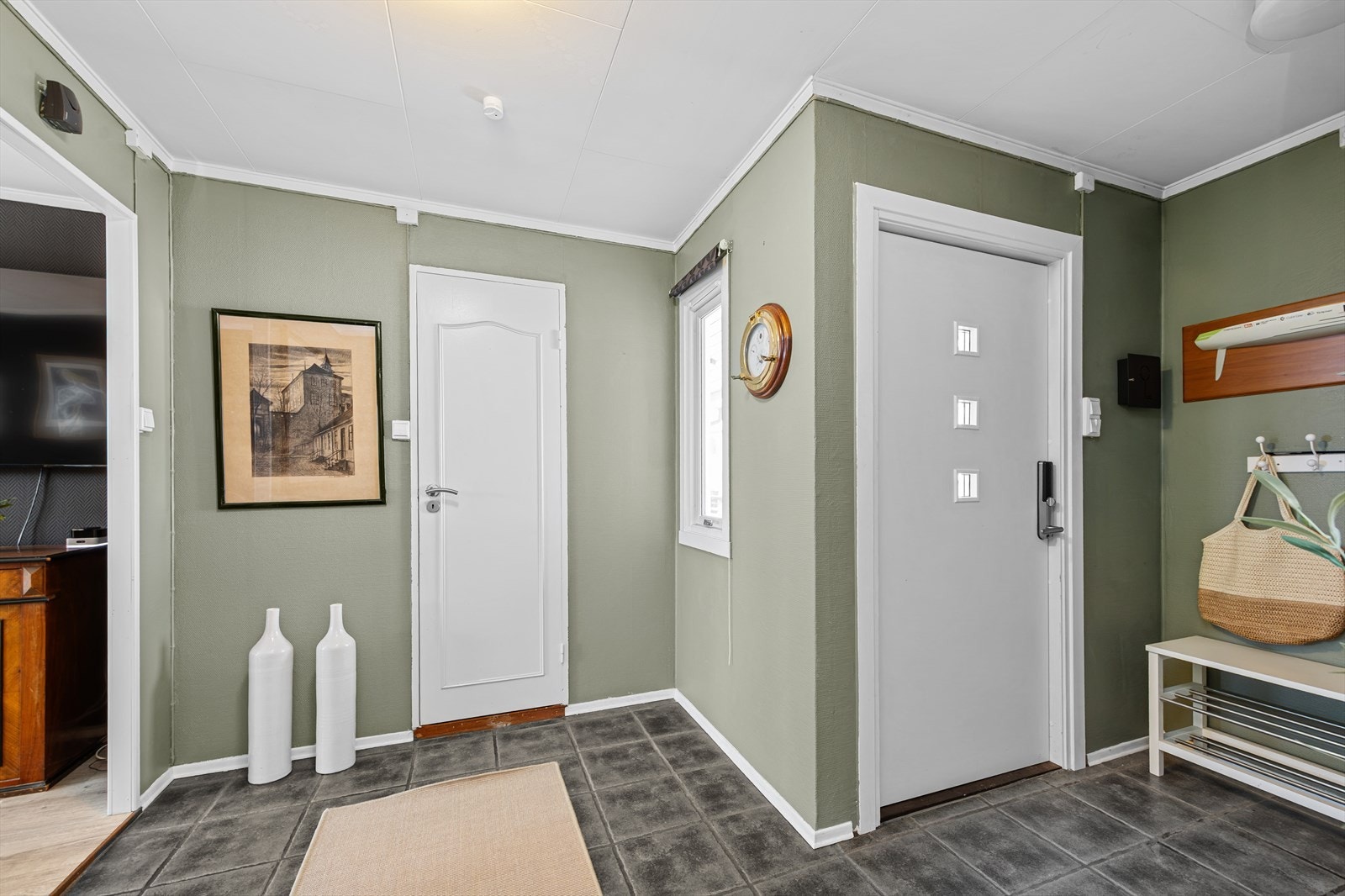 Boligen har to praktiske utvendige boder, perfekt for ekstra oppbevaring. Galleribilde