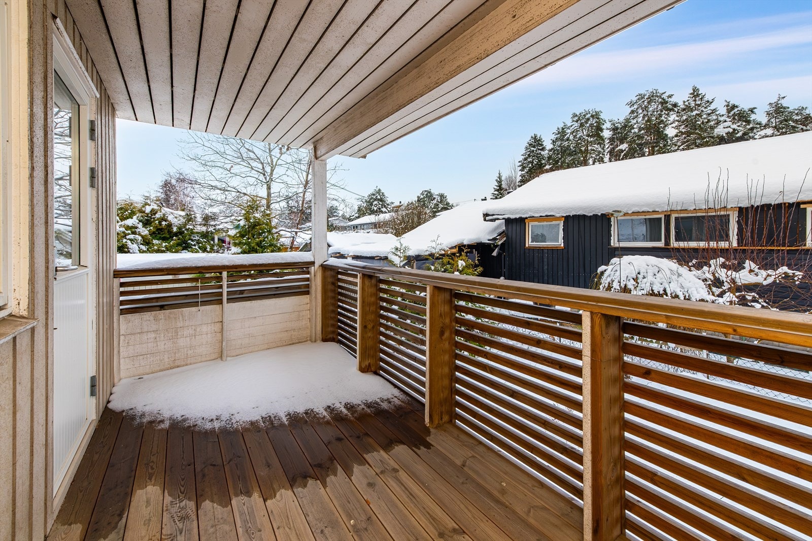 Fra soverommet er det utgang til en altan på 8 m². Galleribilde