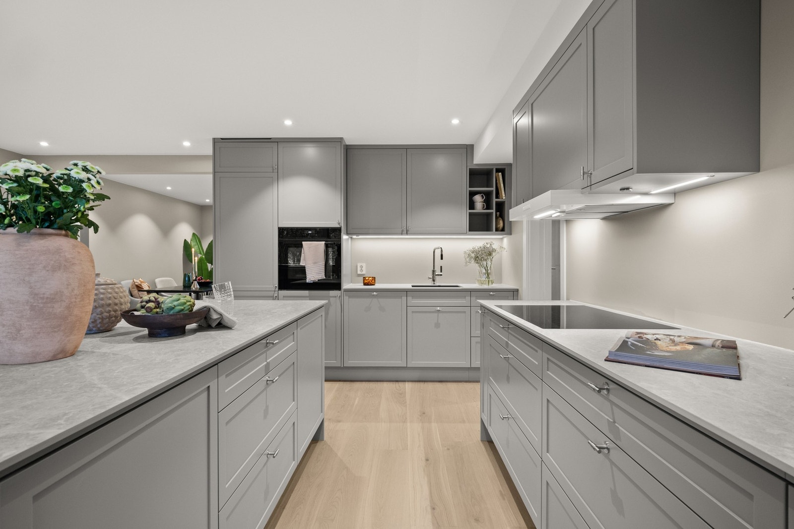 Leiligheten er i 2025/2026 totaloppusset og holder gjennomgående høy standard med gode løsninger - denne må sees! Galleribilde