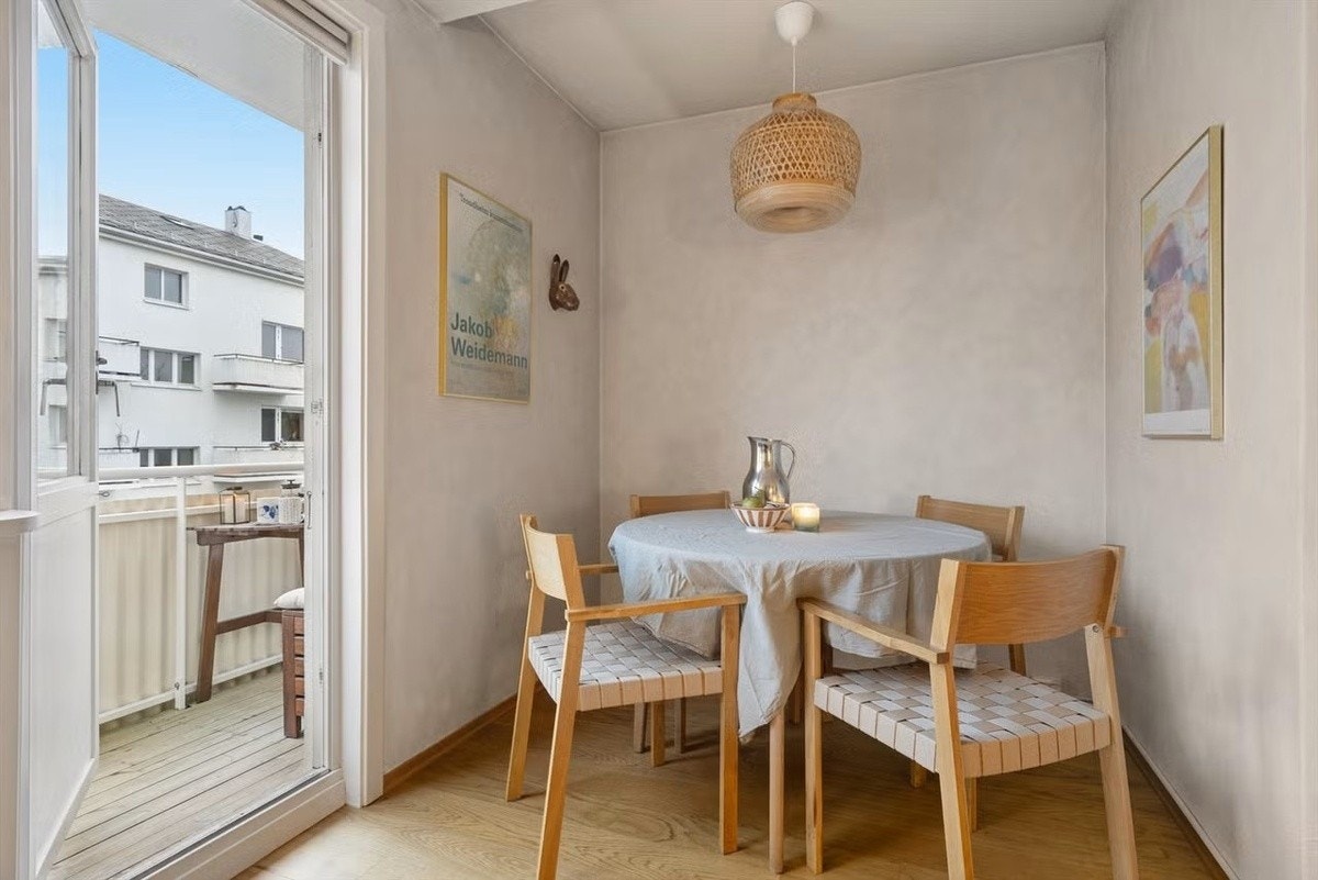 Hyggelig spisestue med mulighet for flere rundt bordet Galleribilde