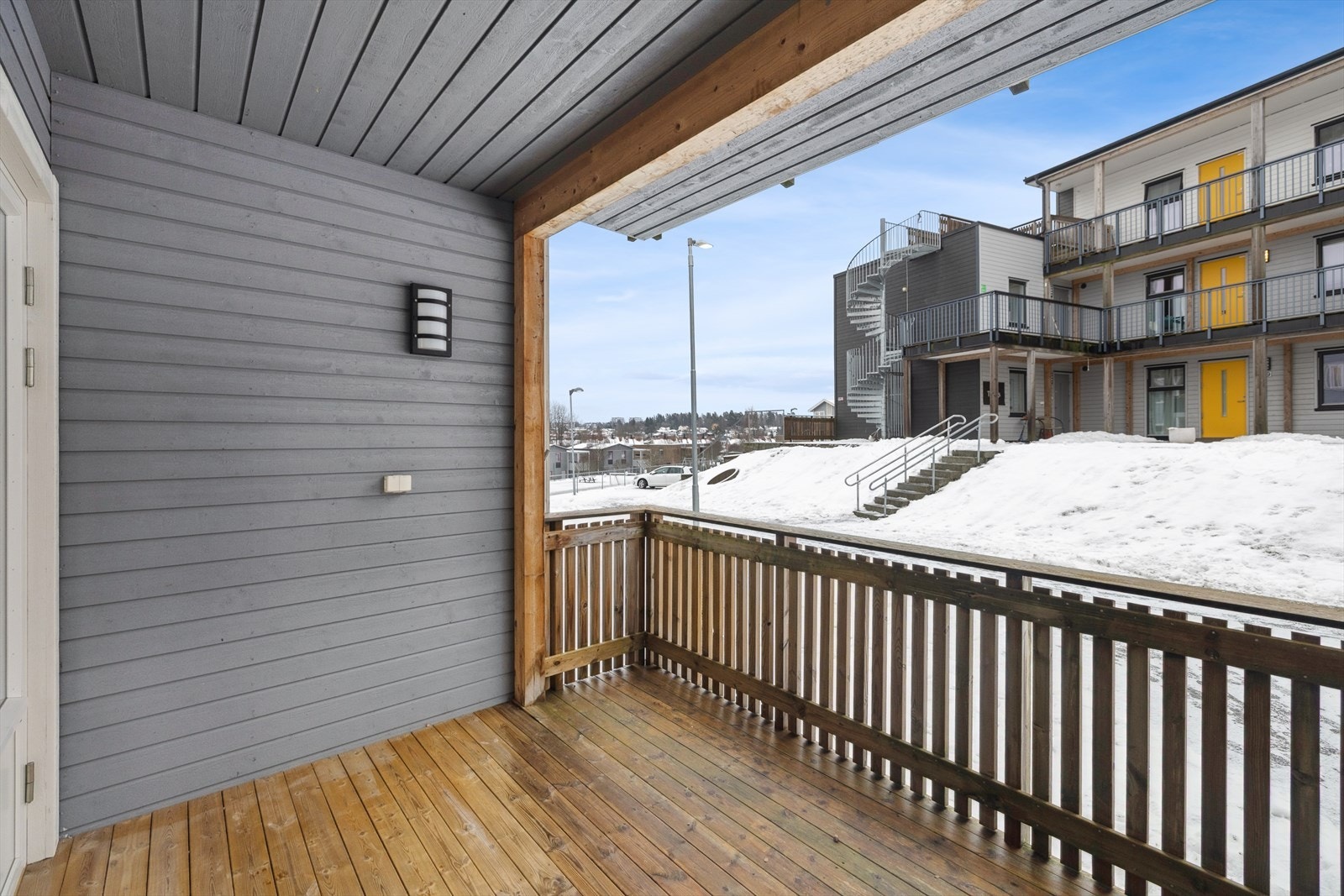 Fra stuen er det utgang til sørvestvendt terrasse på 7 kvm. Galleribilde