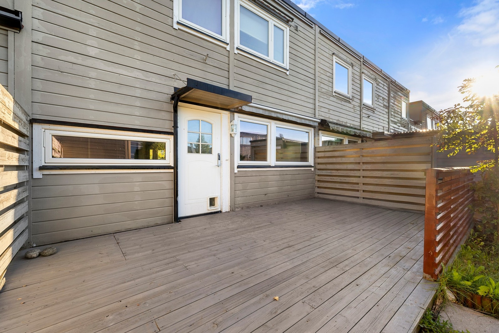 Terrassen er på ca. 23 m² og er enkel å møblere etter eget ønske. Galleribilde