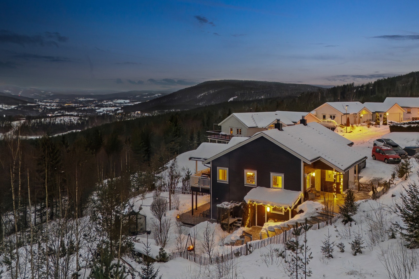 Boligen ligger i enden av blindvei - rolig, barnevennlig og usjenert Galleribilde