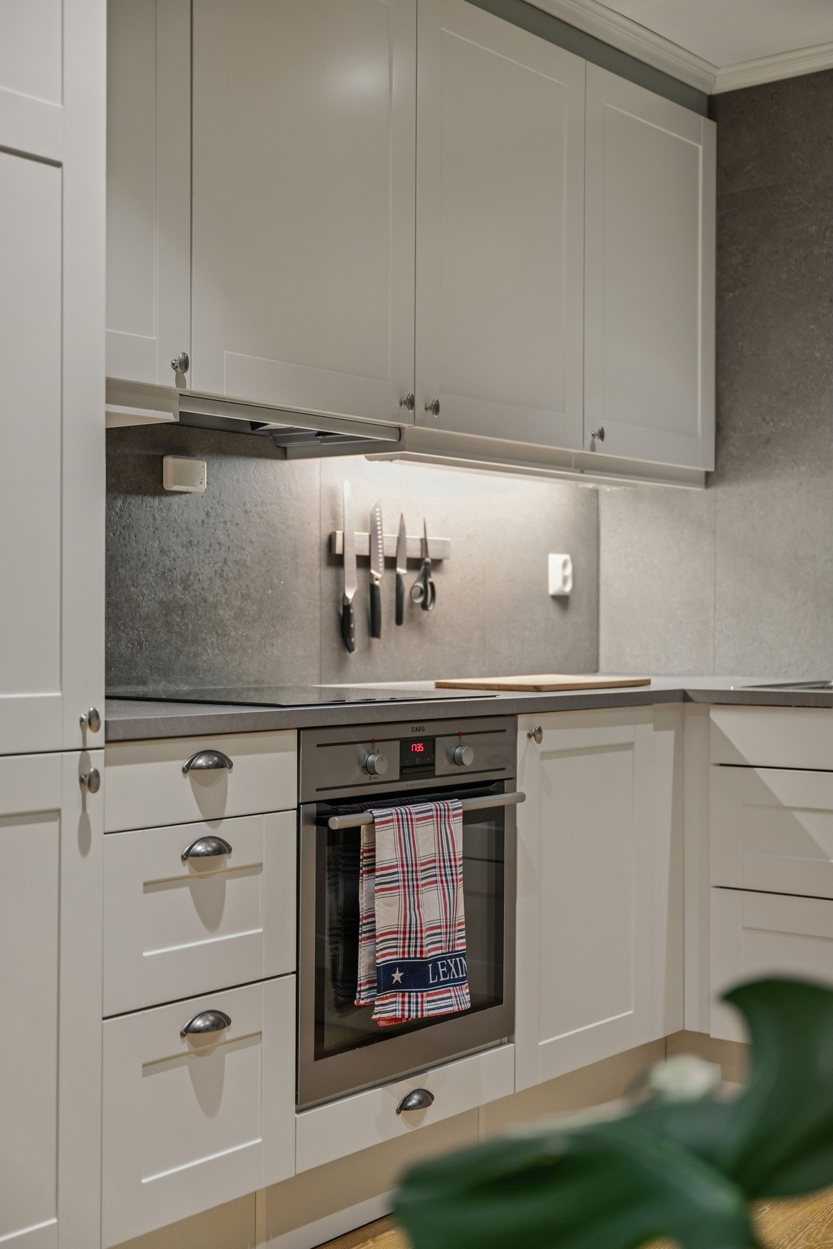 Innredningen har godt med skap- og benkeplass. Galleribilde