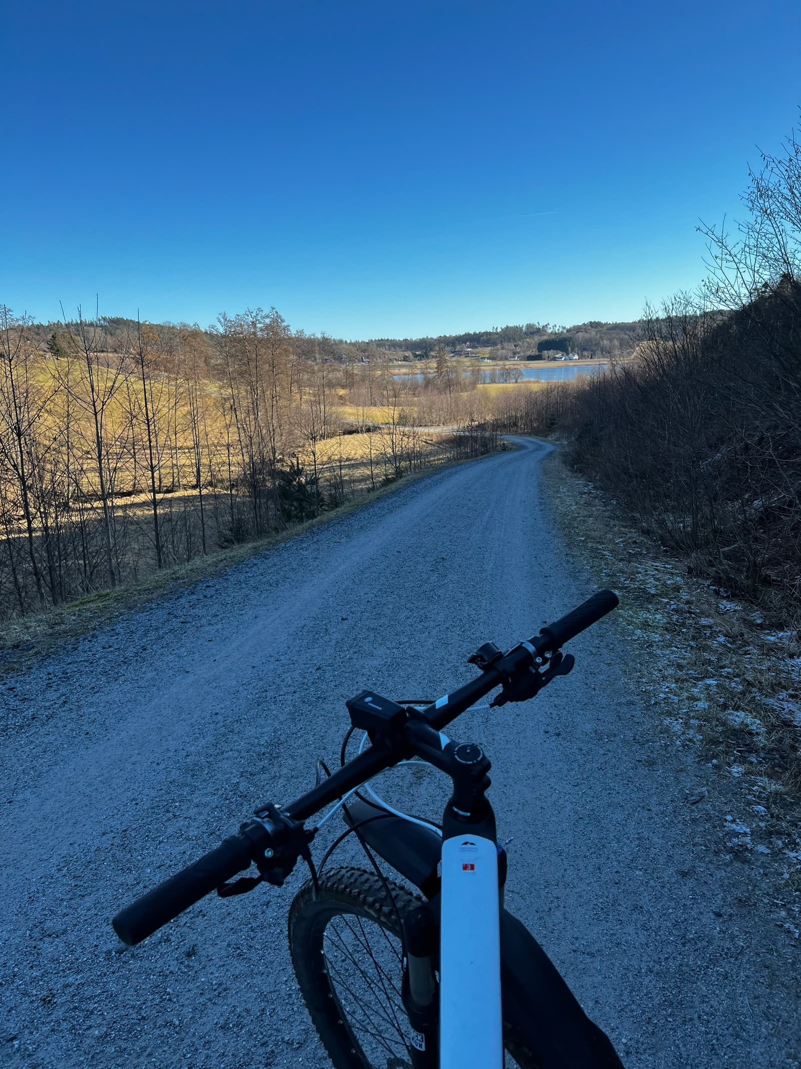 Naturskjønne omgivelser innbyr til sykkelturer og friluftsliv i nærområdet Galleribilde