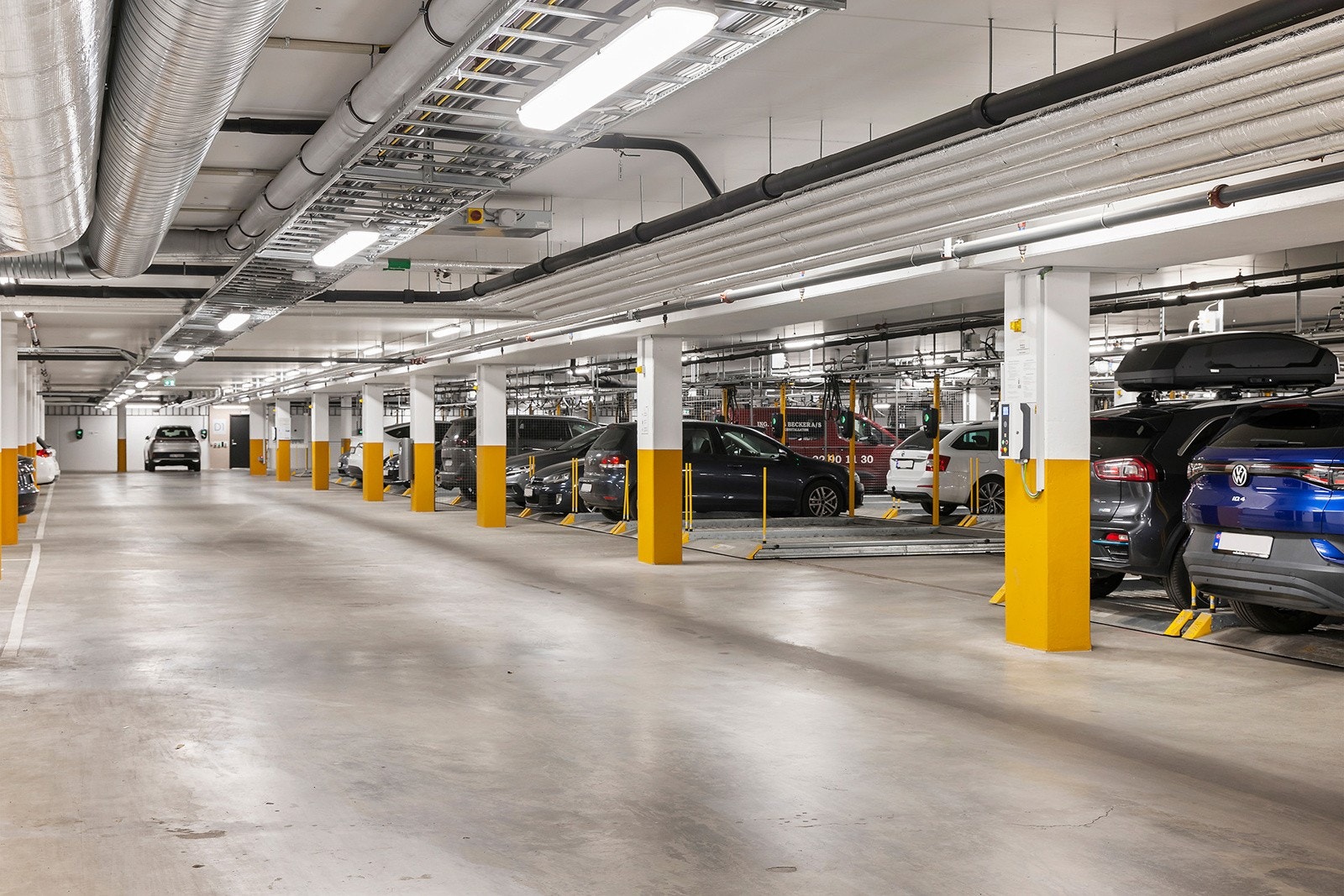 Leiligheten disponerer en garasjeplass med ladepunkt. Galleribilde