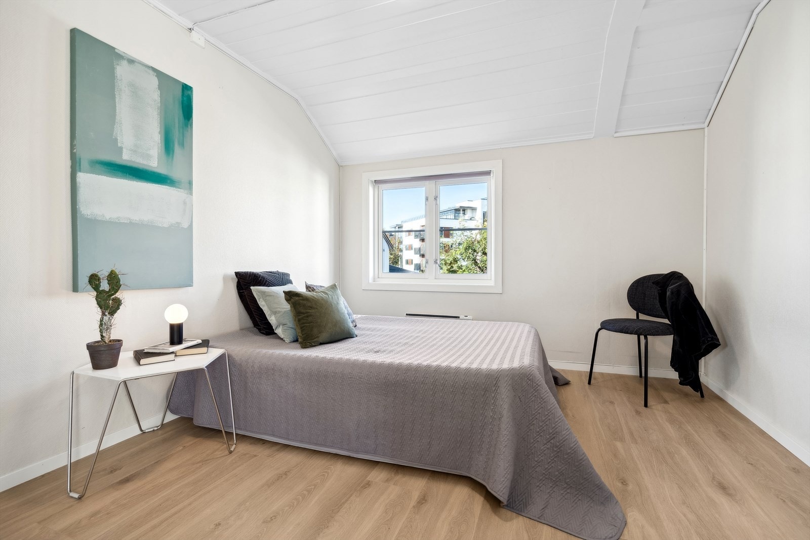 Soverom II - De to andre soverommene er også av god størrelse og er perfekt som enten barnerom, gjesterom eller kontor Galleribilde