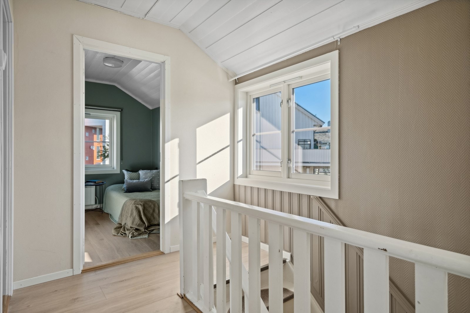 I 2. etasje finner du tre gode soverom og bad Galleribilde