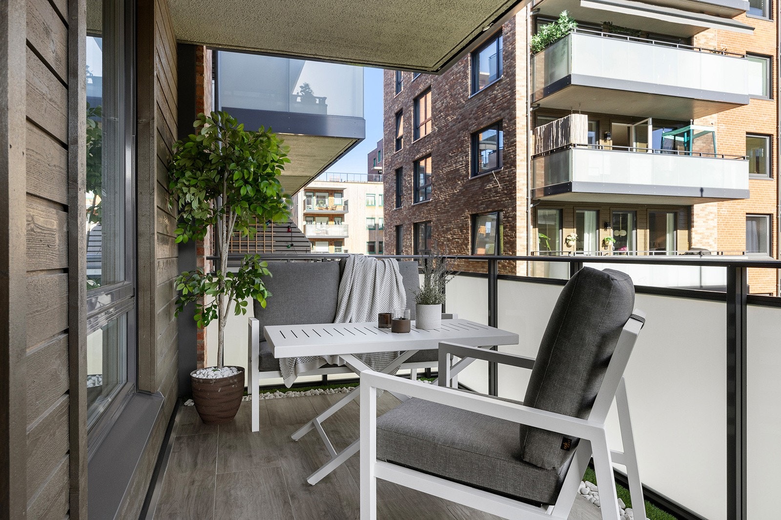 Sørvendt balkong på ca. 14m². Galleribilde