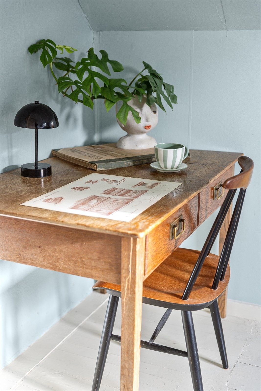 Soverommet har kneloft på begge sider, som gir god og praktisk oppbevaringsplass. Galleribilde