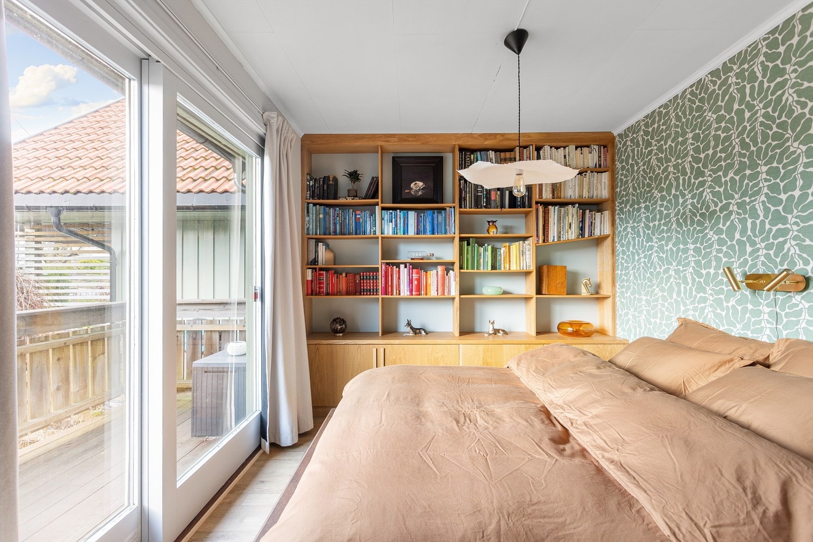 Soverommet er romslig med plass til dobbeltseng og mulighet for plassbygde garderobeskap om ønskelig. Galleribilde