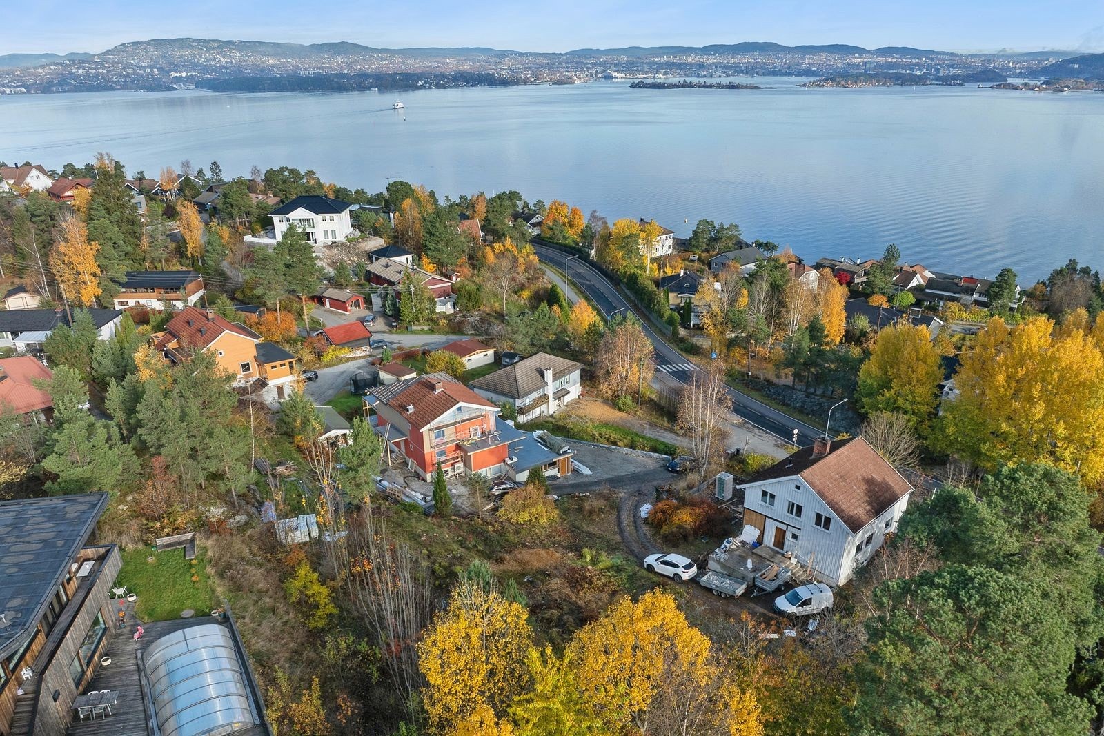 Kyststien som går fra Tangen gård til Blylaget gir fantastiske turmuligheter langs svaberg og Skogsstier. Galleribilde