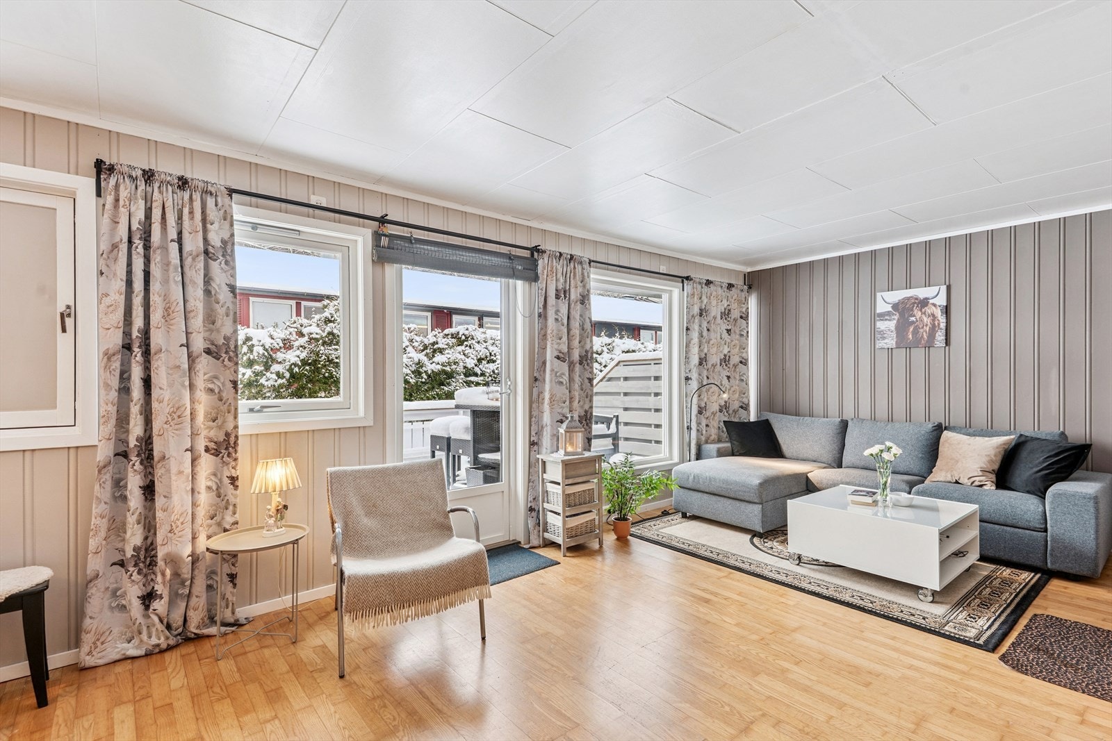 Det ble byttet vinduer og verandadør for noen år siden. Galleribilde