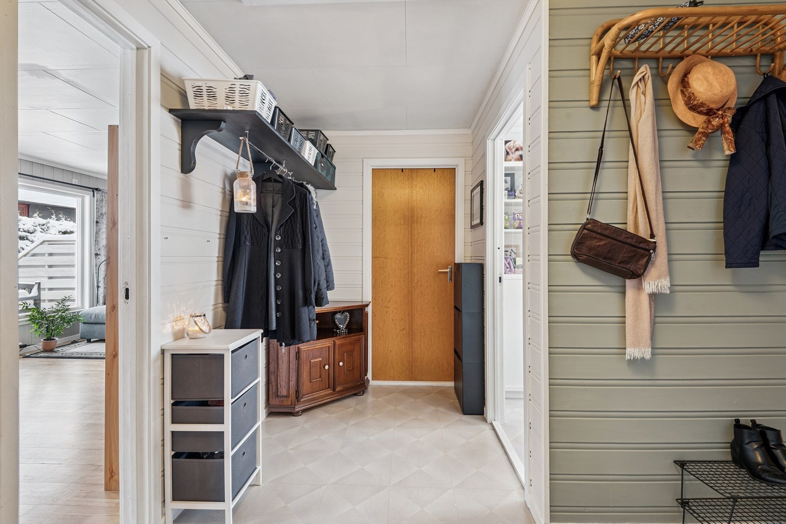I gangen er det god plass til både sko- og yttertøy. Galleribilde