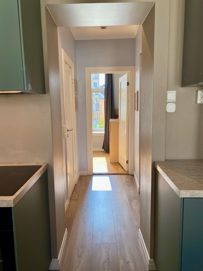 Adkomst til både bad og soverom. Galleribilde