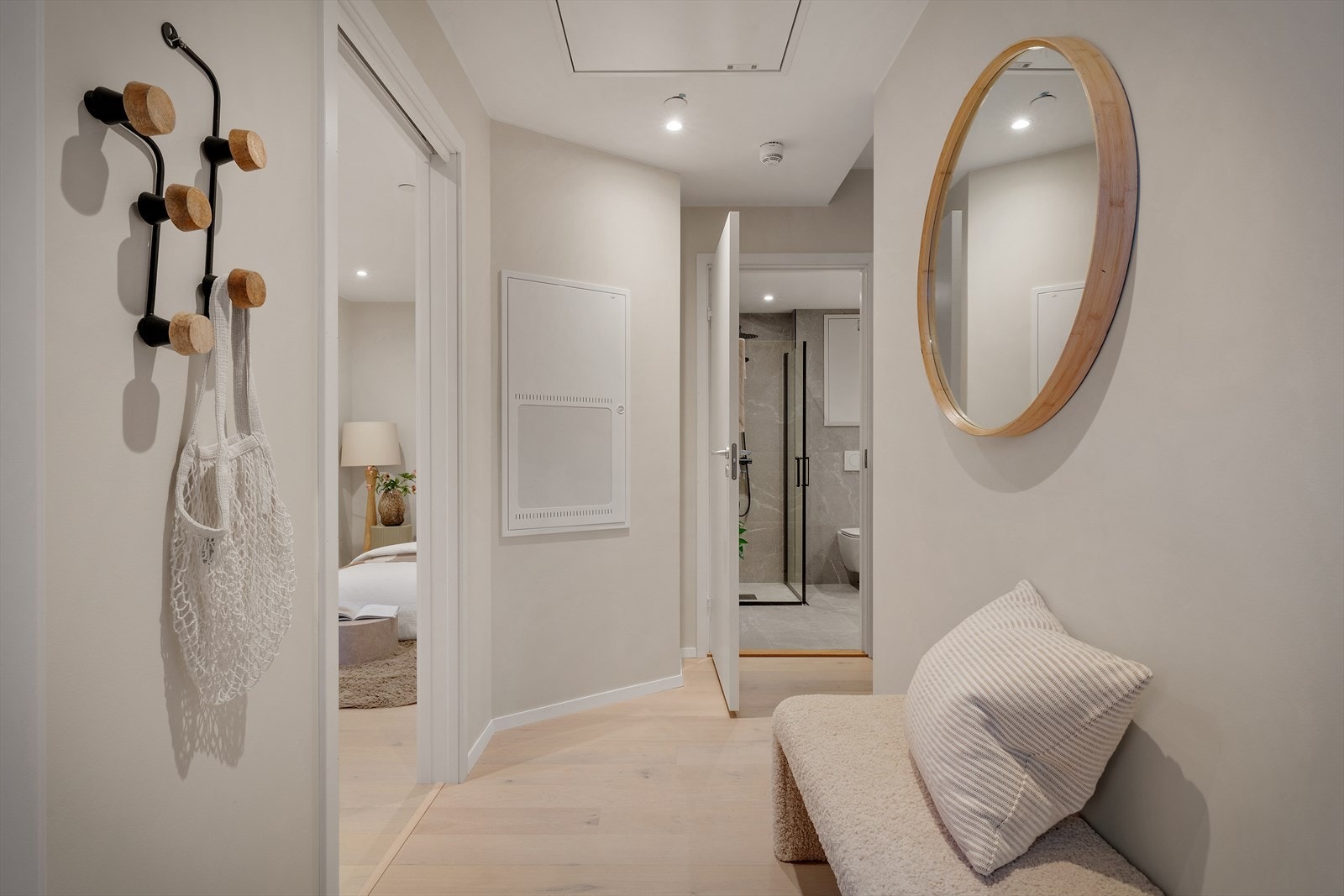 Leiligheten har god planløsning, noe som gir en gang med plass til oppheng av yttertøy. Galleribilde