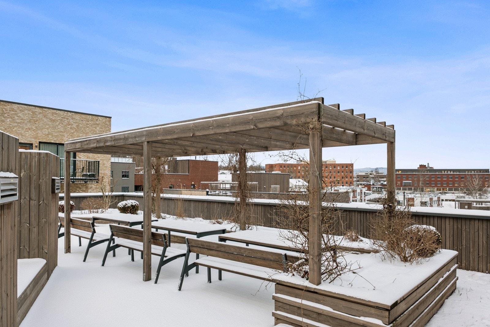 Borettslaget har også flotte takterrasser - her fra takterrassen i oppgangen Galleribilde