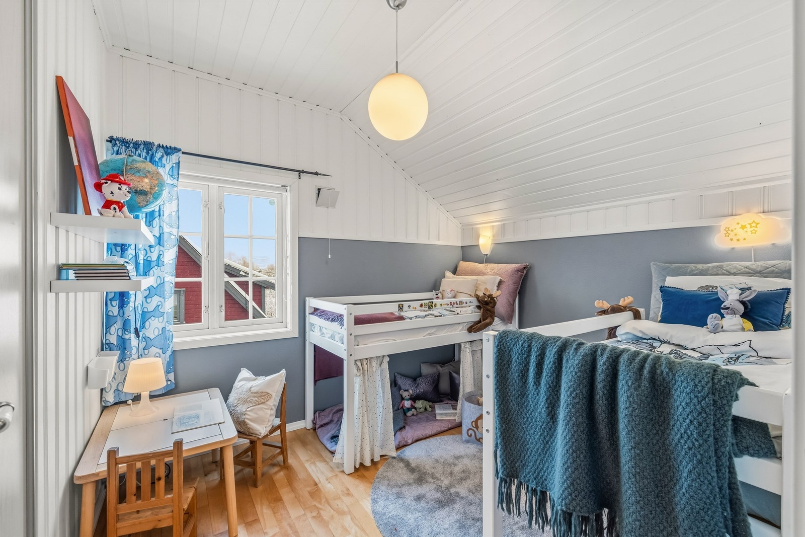 Soverom 3 brukes idag som barnerom. Også her har du innebygd garderobeskap og god plass til leker og bamser. Galleribilde