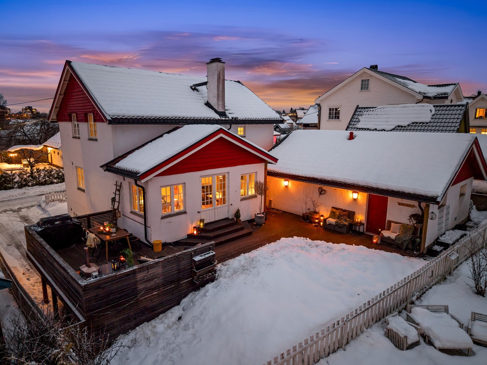 Boligen har en lun og solrik hage Galleribilde