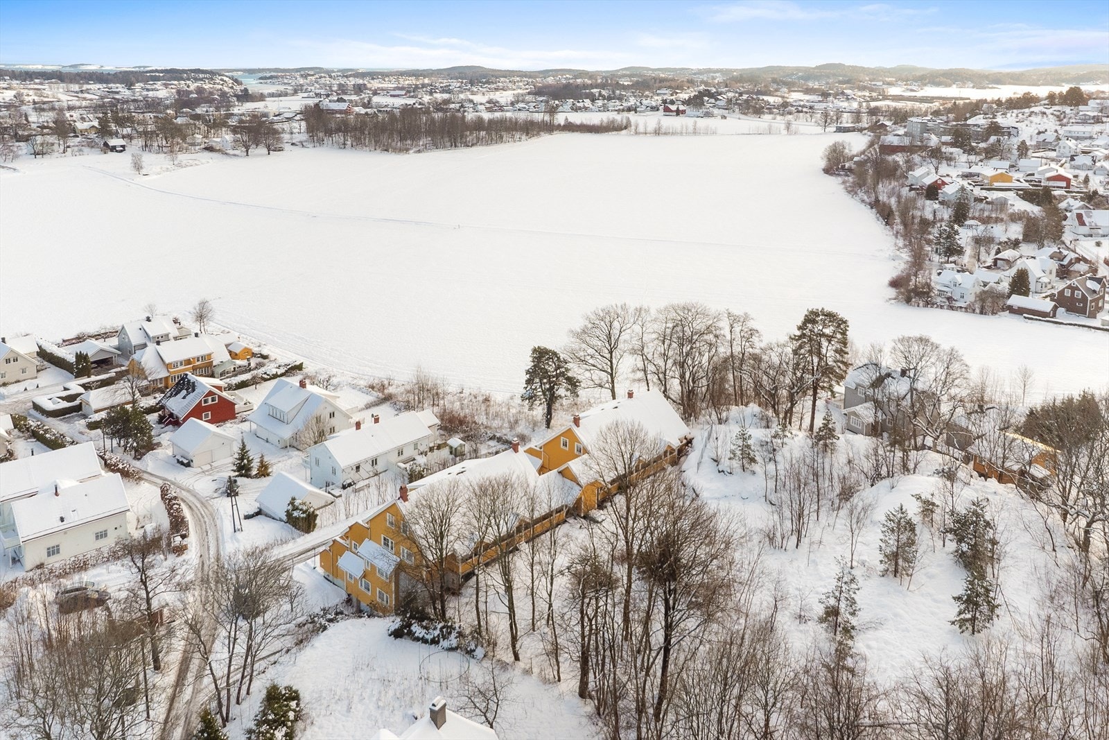 Leiligheten ligger i Frogner Terrasse som har en sentral men fredfull beliggenhet sentralt på nordre halvdel av Nøtterøy. Galleribilde
