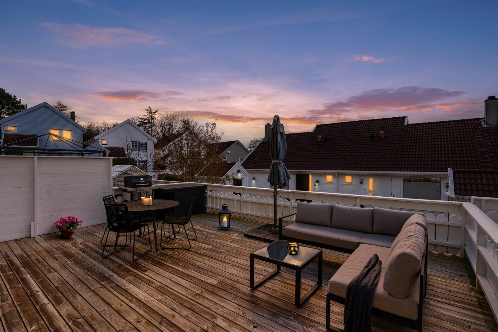 Romslig terrasse mot sør-vest. Galleribilde