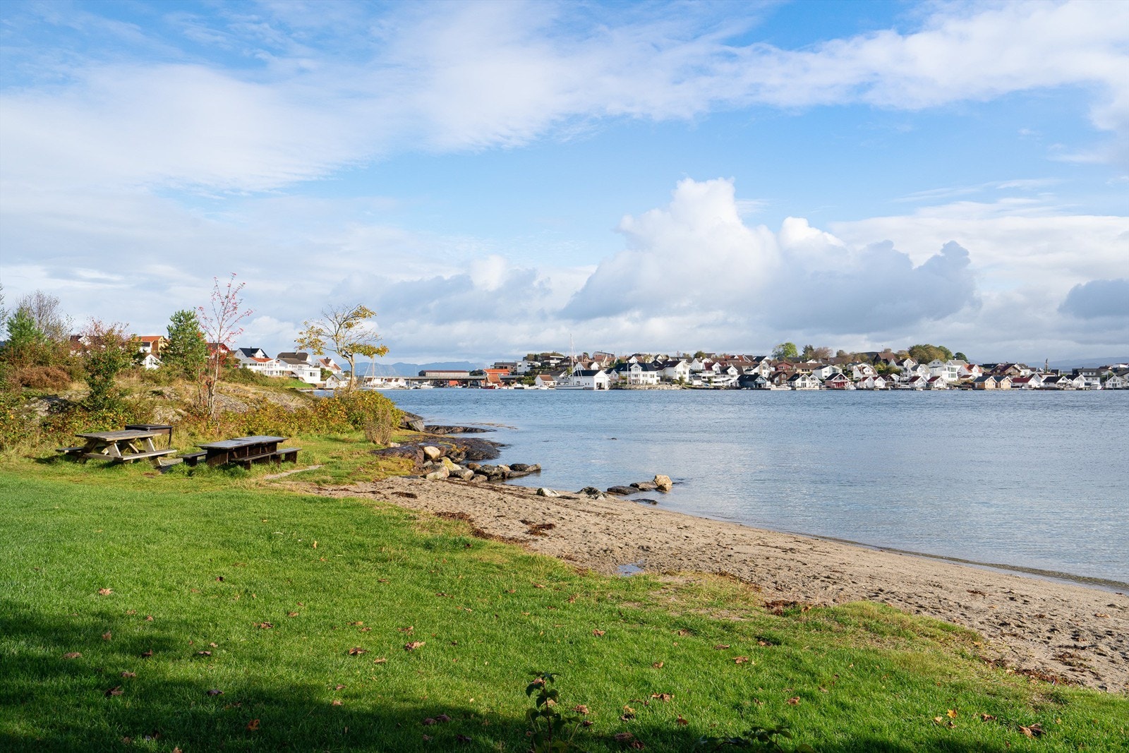 Det er fine tur-og bademuligheter i gangavstand fra boligen. Galleribilde