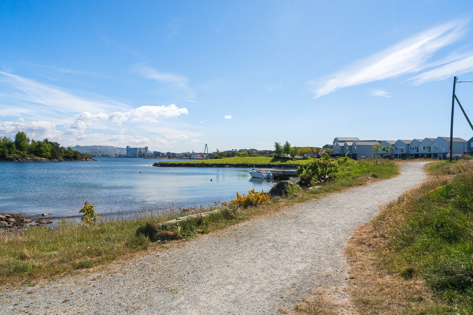 Det er fine tur-og bademuligheter i gangavstand fra boligen. Galleribilde