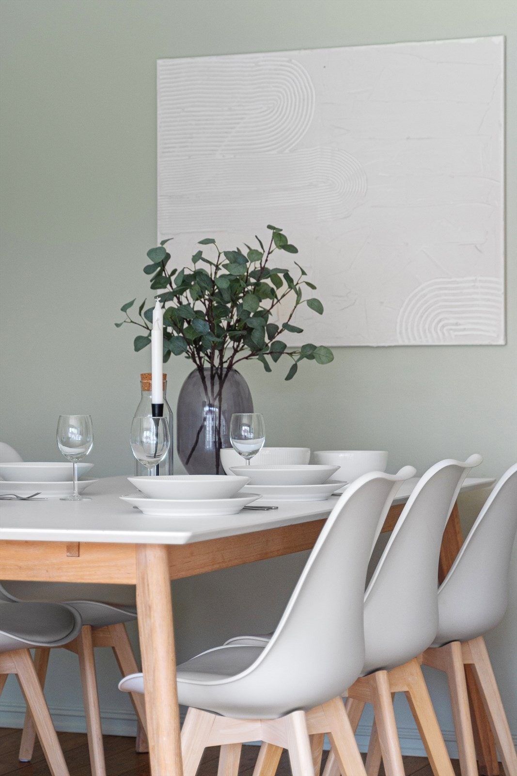 Moderne og tidsriktige farger går igjennom alle rom i boligen. Galleribilde