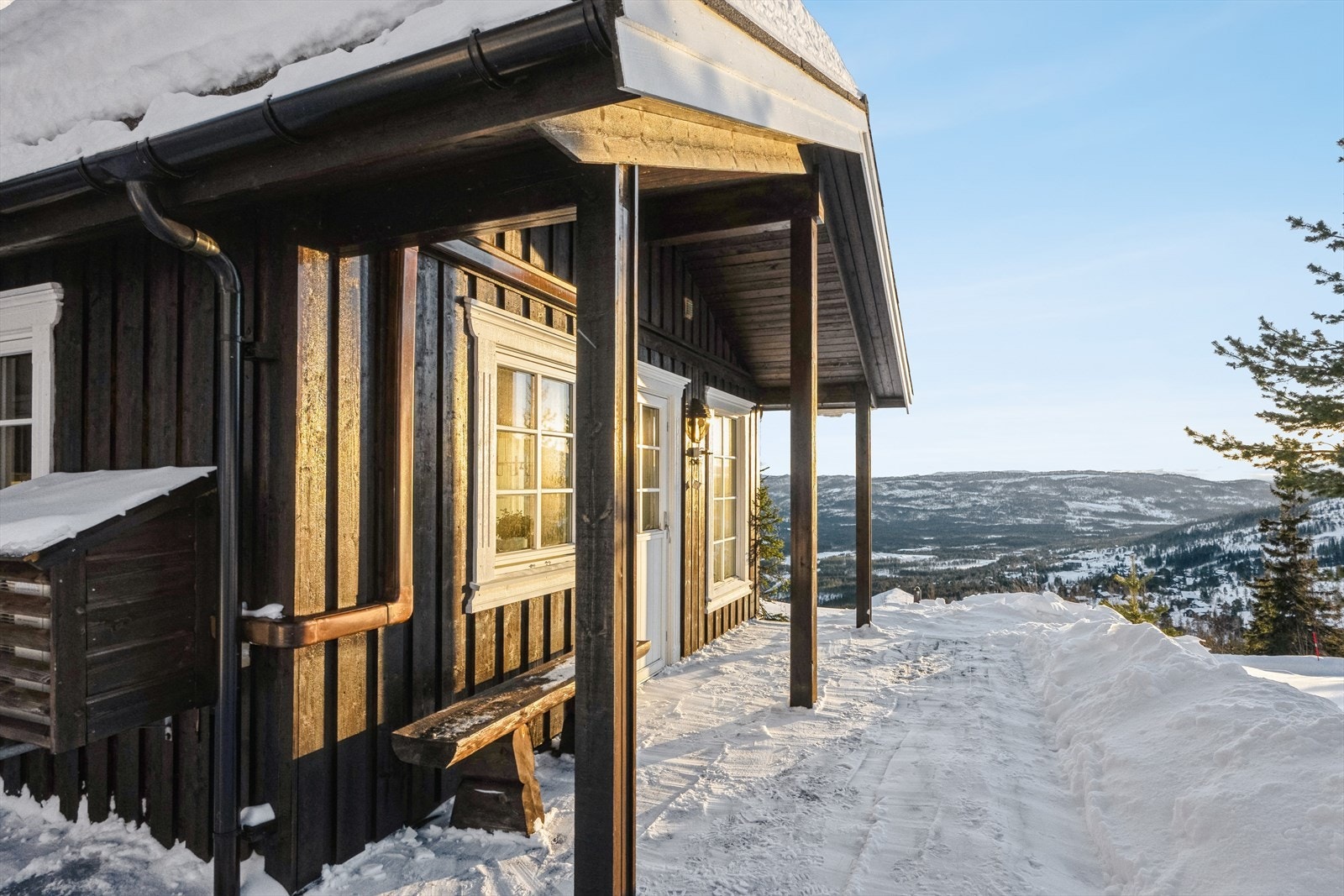 Terrasse med utgang fra kjøkken. Galleribilde