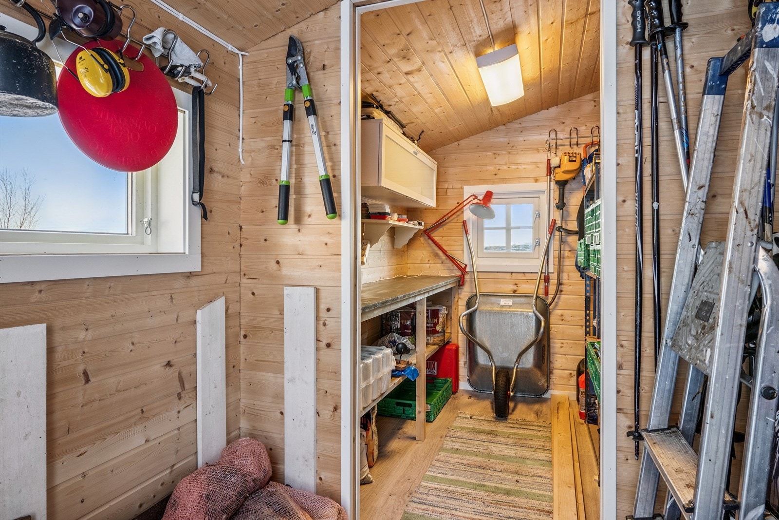 Utvendig bod / smørebod med fin lagringsplass. Galleribilde