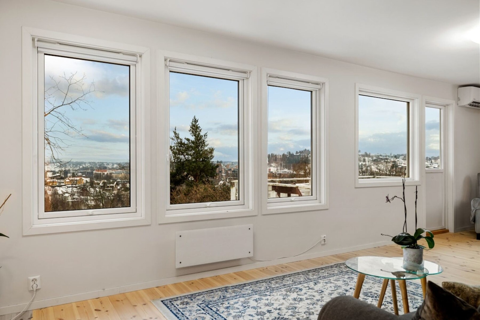 Fra stuen er det utgang til en romslig balkong med gode solforhold. Galleribilde