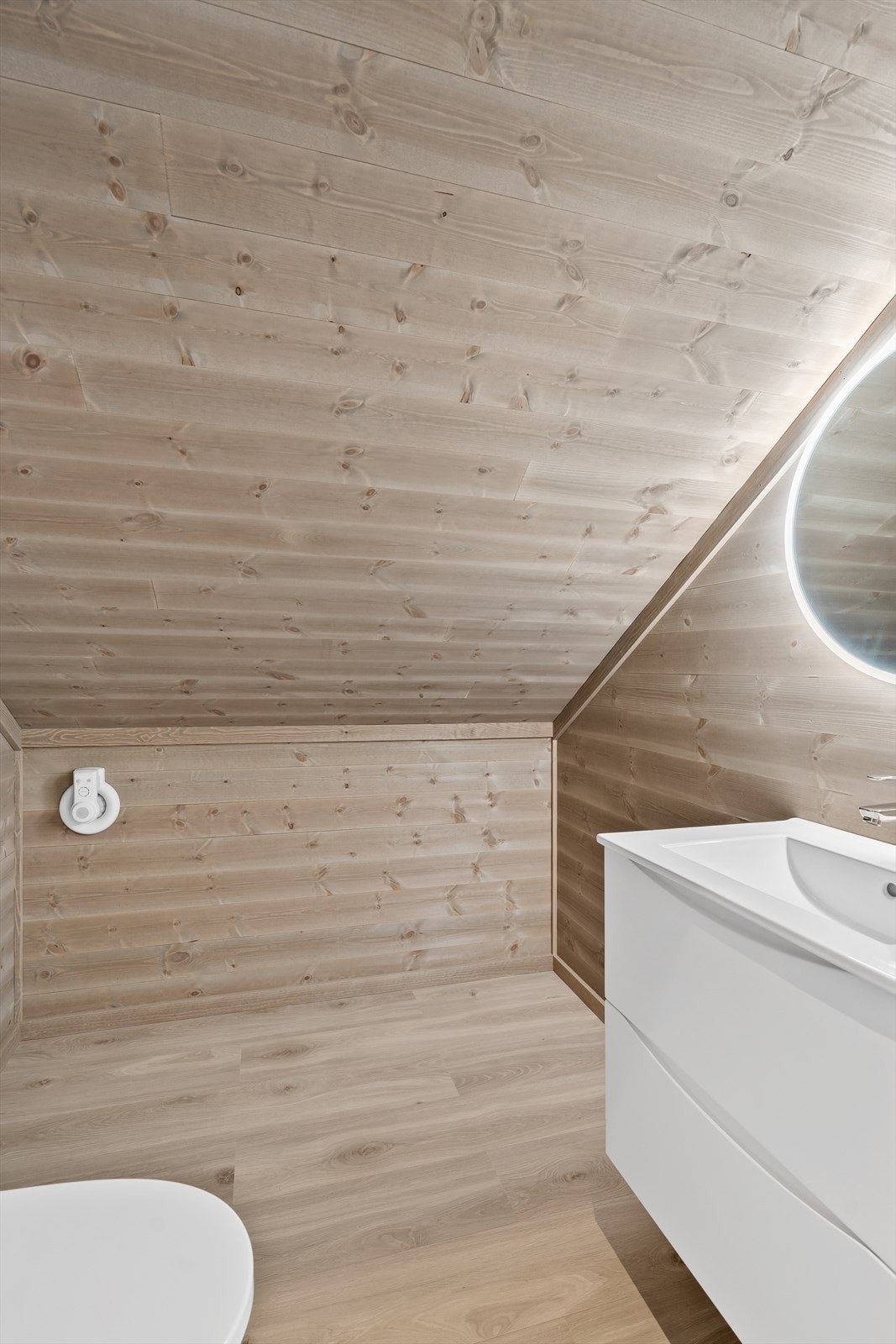 Toalettrom på loftet (avvik kan forekomme iht. farge på innredning). Galleribilde