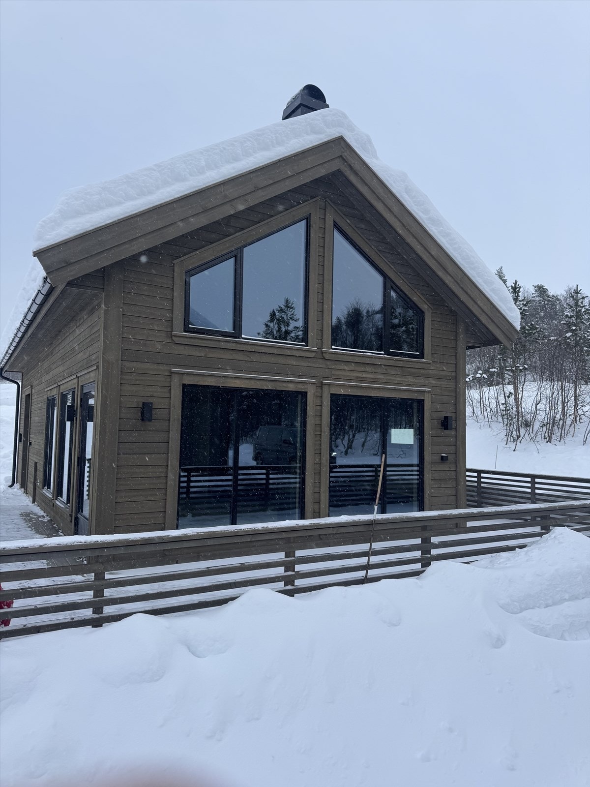 Utvendig fra den ferdigstilte hytten. Galleribilde