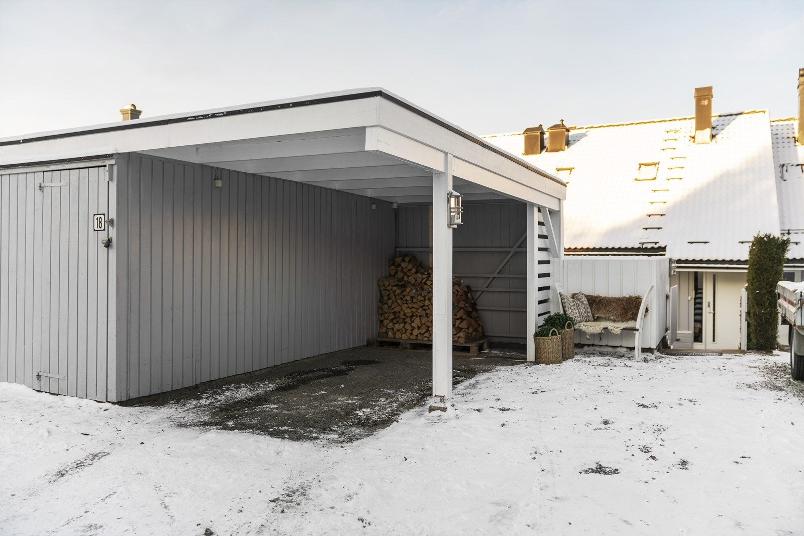 Carport med sportsbod Galleribilde