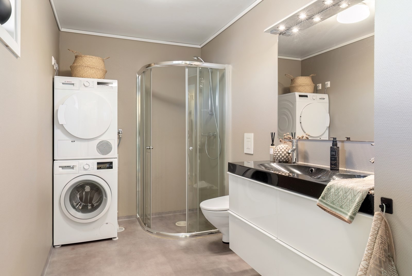 Bad - dobbel servant og varme i gulv Galleribilde