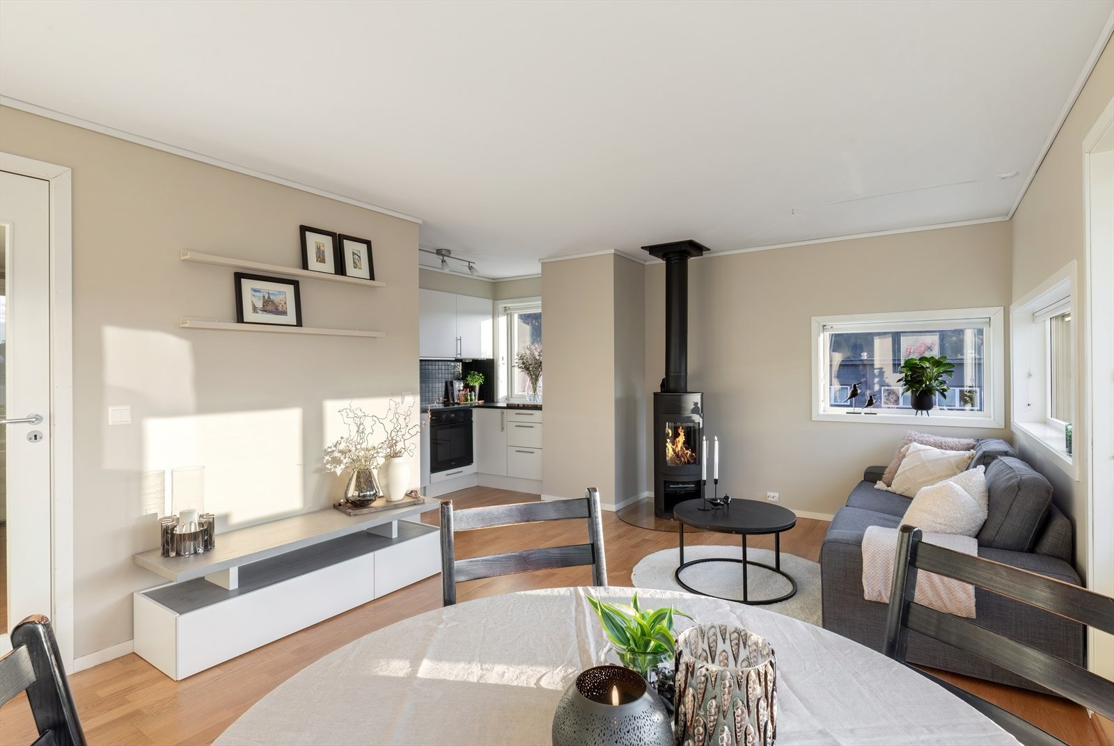 Stue - vedovn til kalde vinterdager Galleribilde