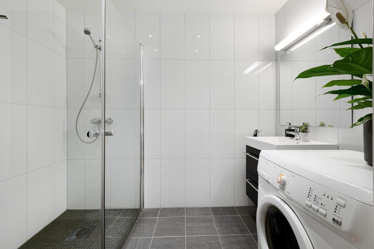 Pent flislagt bad med varmekabler. Galleribilde