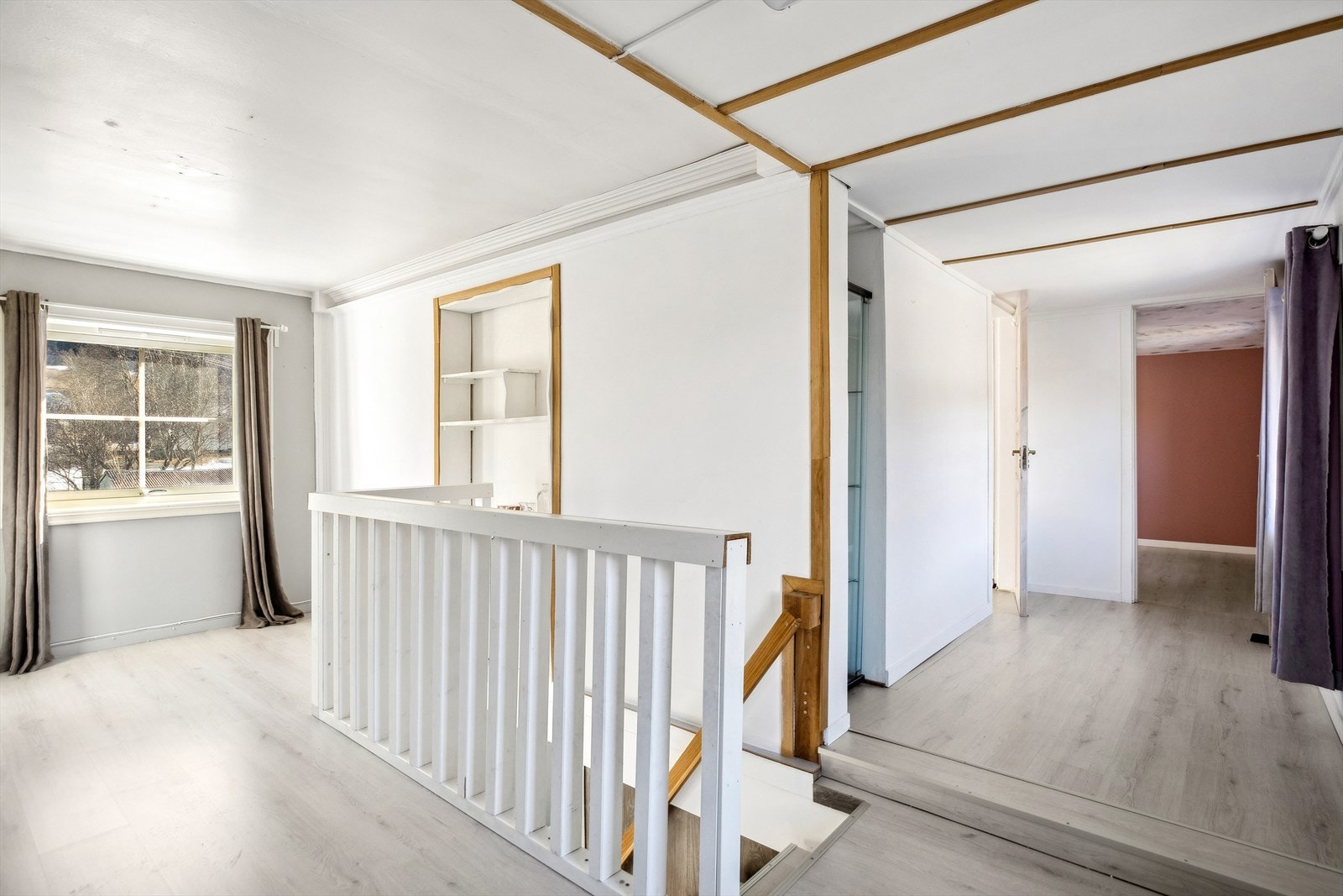 I andre etasje er det en gang m/trapp er totalt ca 22 m². Galleribilde