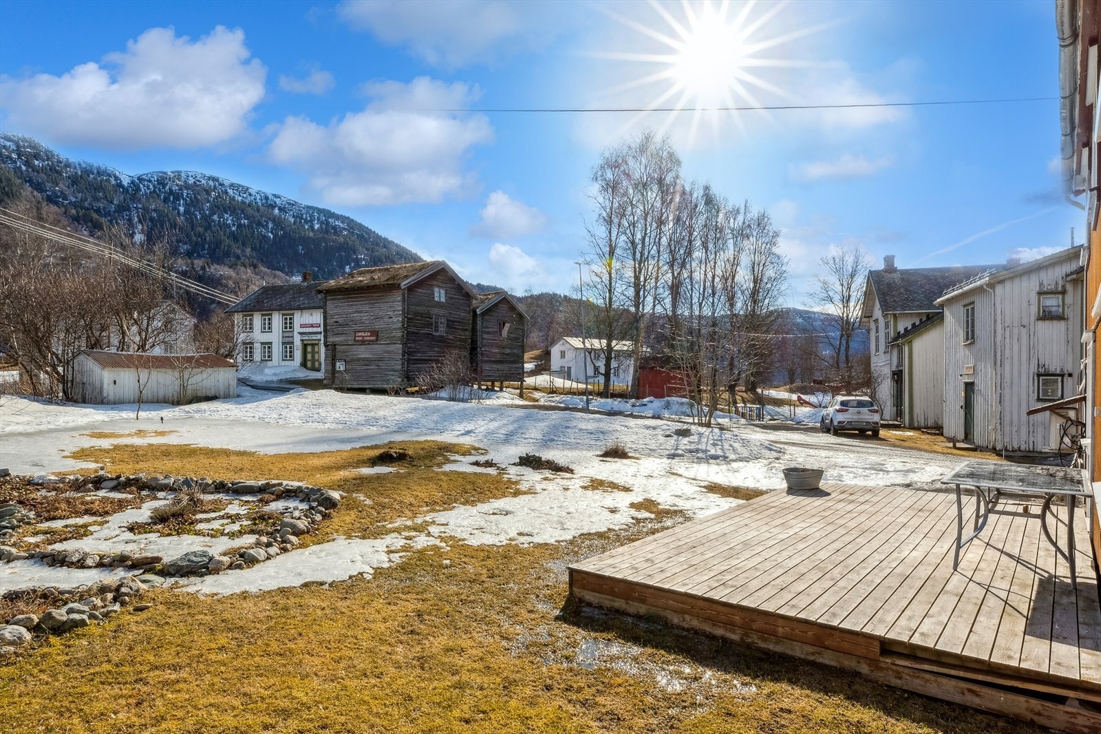 Voll er ei grend i Rennebu kommune i Trøndelag. Den ligger ved fylkesveg 700, 14 kilometer nordvest for Berkåk. Galleribilde