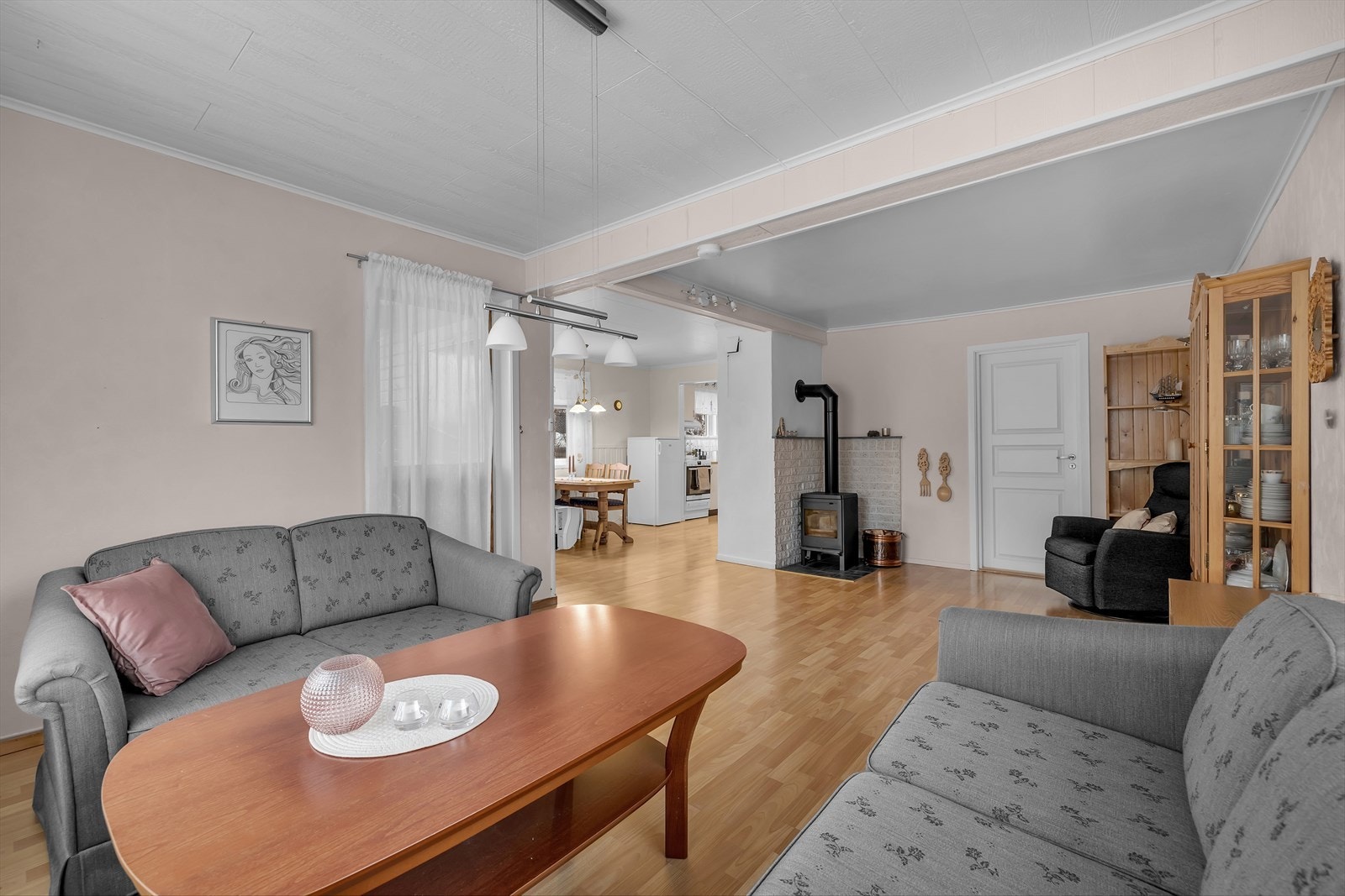 Lys trivelig stue. Galleribilde