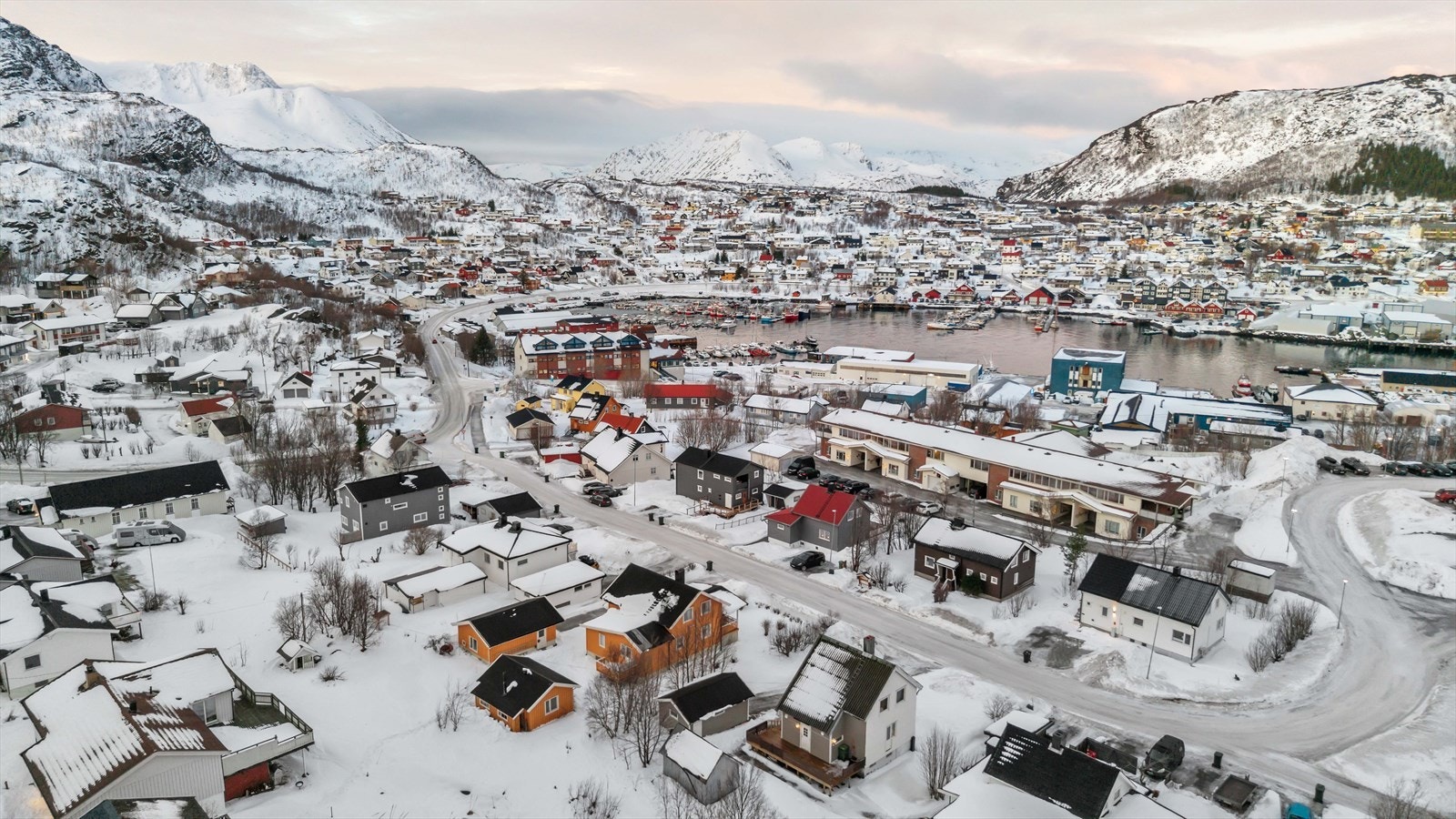 Gangavstand til Skjervøy sentrum. Her har du kort avstand til det meste. Galleribilde