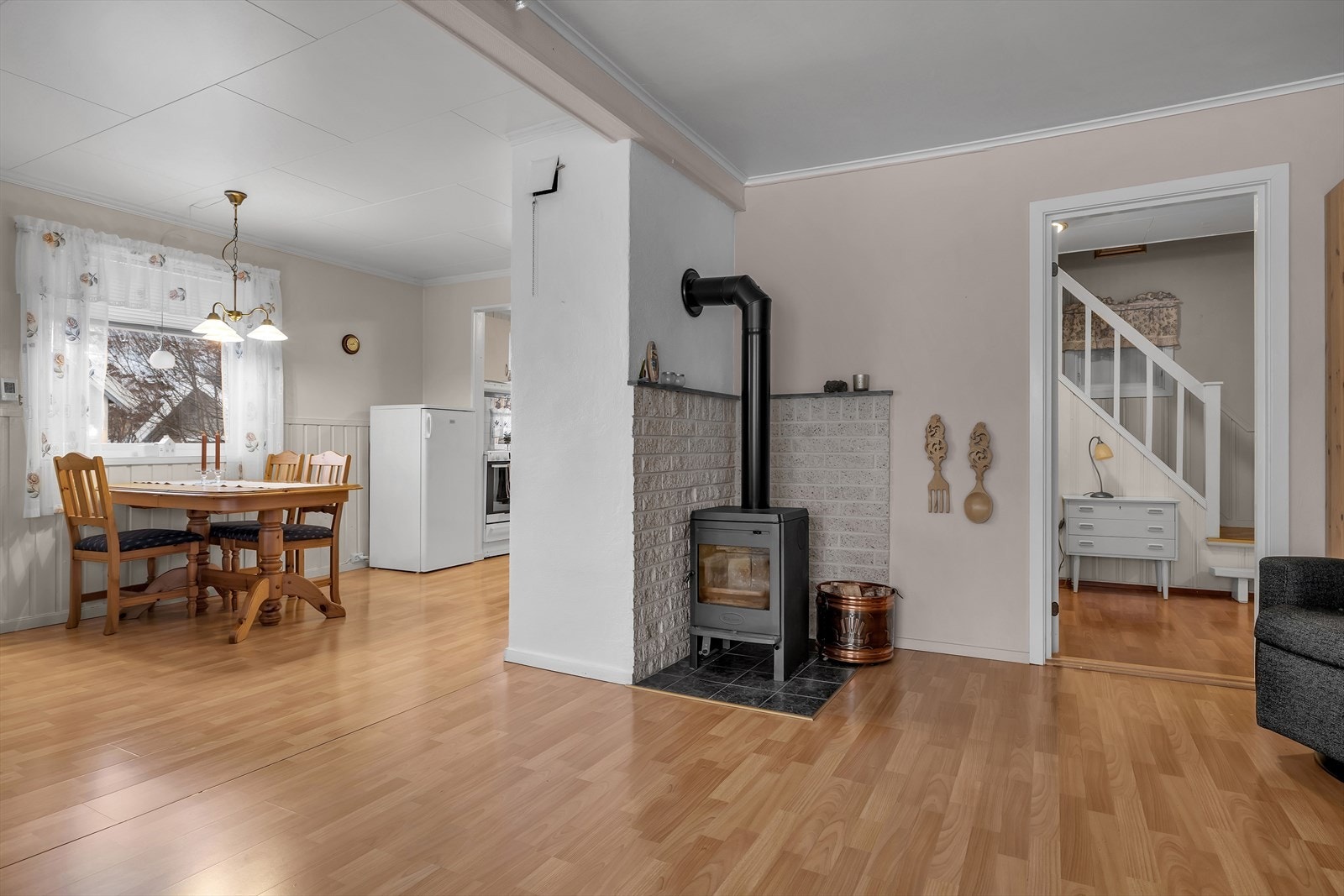 Delvis åpen stue/kjøkkenløsning. Galleribilde