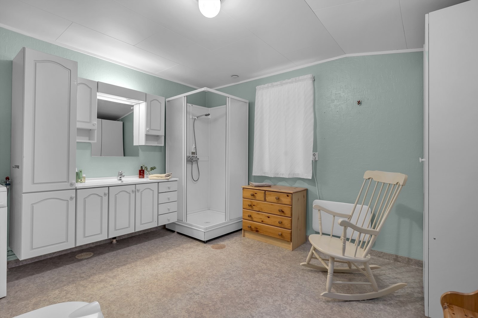 Stort bad i 1.etasje. Galleribilde