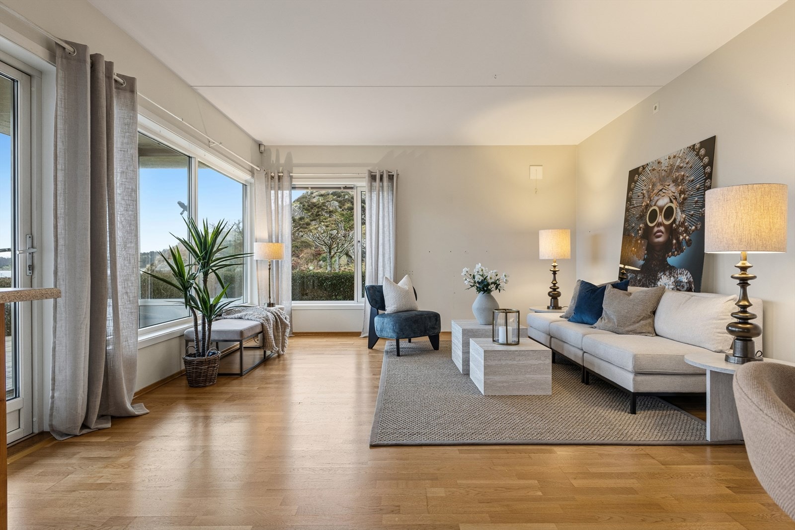 Parkettgulv er gjennomgående standard i leiligheten. Galleribilde