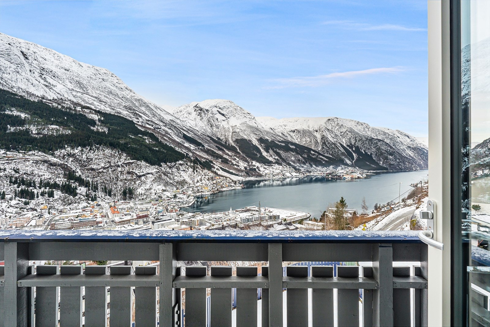Her får man en skjermet beliggenhet med fantastisk utsikt over havnebassenget! Galleribilde