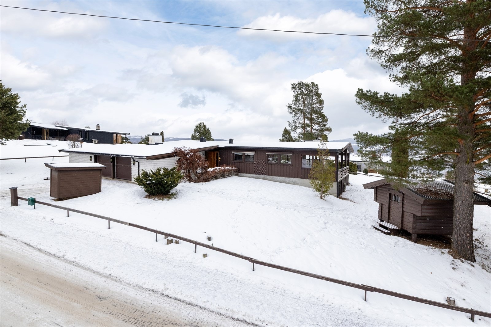 Velkommen til Randsborggata 23! En enebolig med garasje og lekestue på tomten. Foto: Normann Foto AS v/Morten Normann Larsen Galleribilde