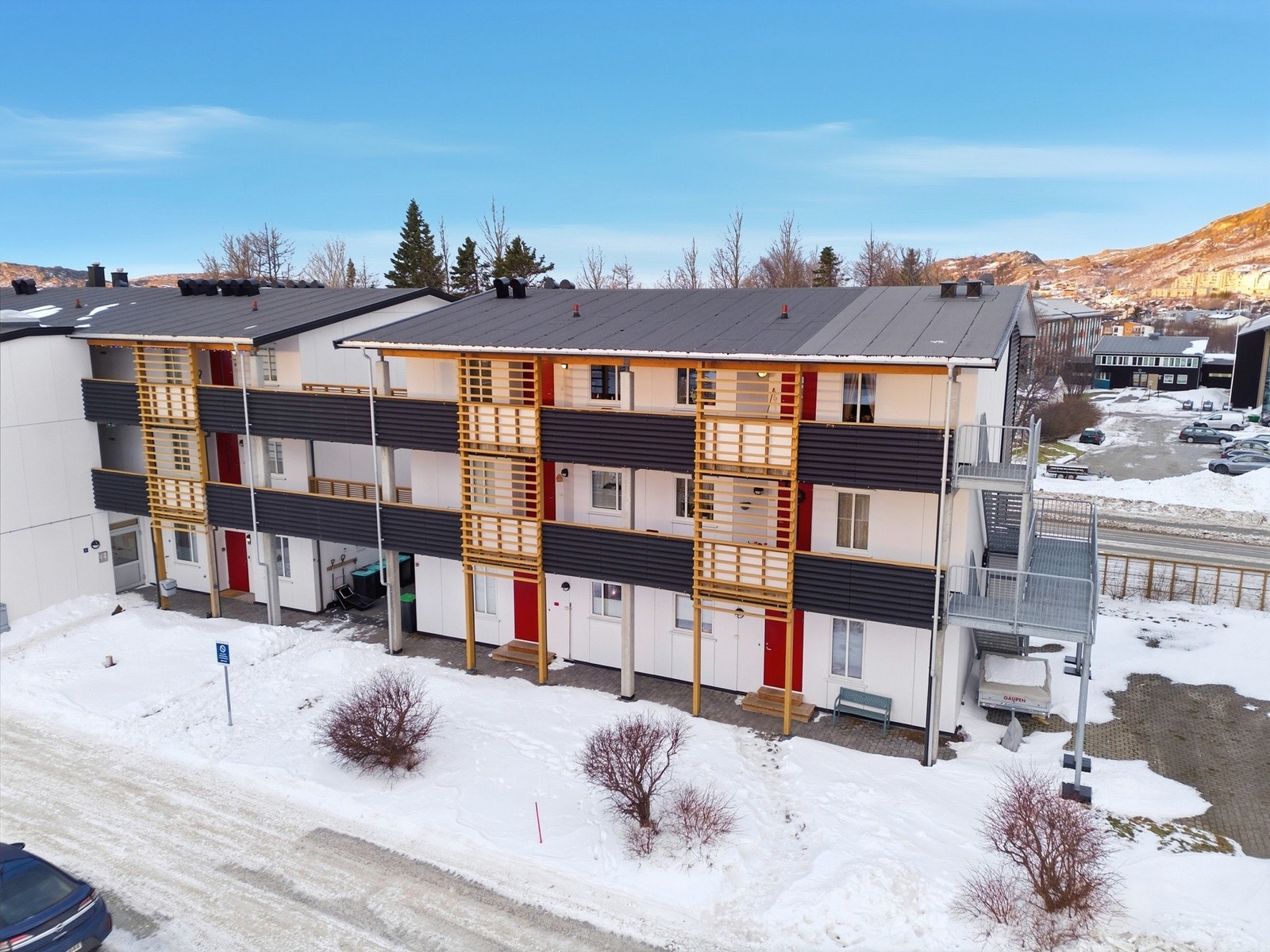 Kort vei fra døren og til garasjen Galleribilde