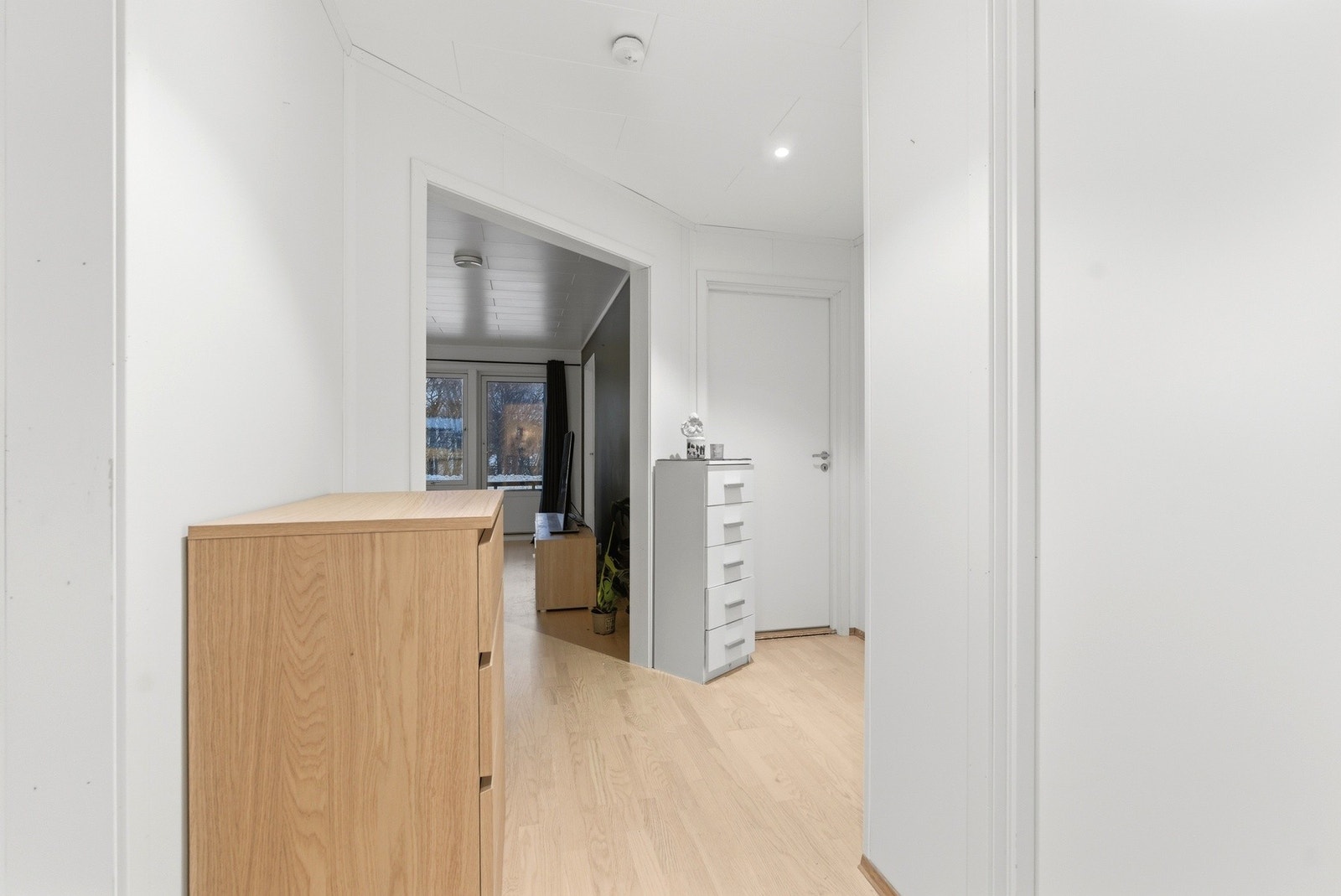 Fra gang når du til kjøkken, stue, bad, soverom 1 og bod Galleribilde